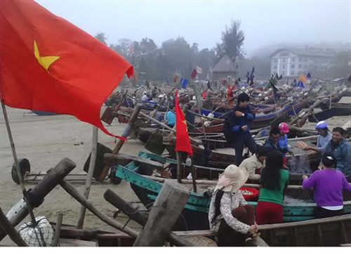 Một bến neo đậu tàu thuyền của ngư dân xã Trường Sơn. Một bến neo đậu tàu thuyền của ngư dân xã Trường Sơn.