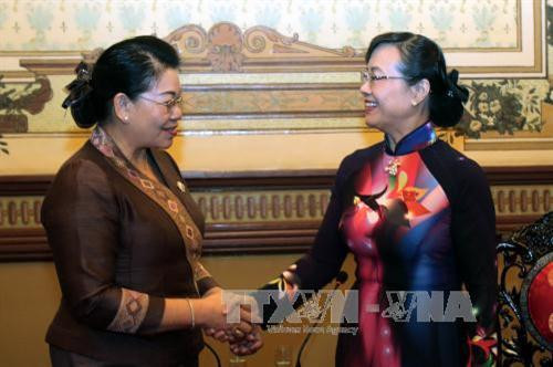 Chủ tịch Thành phố Hồ Chí Minh Nguyễn Thị Quyết Tâm tiếp đồng chí Khamphon Phumvomxay. Ảnh: Hoàng Hải-TTXVN