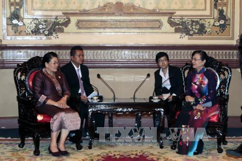 Chủ tịch HĐND Thành phố Hồ Chí Minh Nguyễn Thị Quyết Tâm tiếp đồng chí Khamphon Phumvomxay. Ảnh: Hoàng Hải-TTXVN