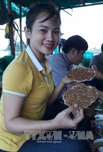 Bánh tráng cá cơm - đặc sản sông nước vùng biên ảnh 3