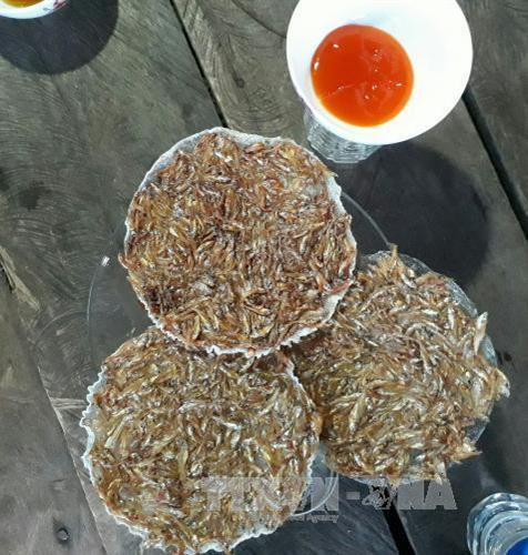 Bánh tráng cá cơm - đặc sản sông nước vùng biên ảnh 2