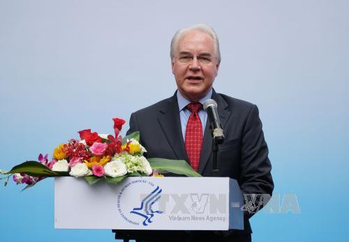 Bộ trưởng Bộ Y tế và Dịch vụ con người Hoa Kỳ Thomas Price phát biểu tại sự kiện khai trương Trung tâm. Ảnh: Phương Vy - TTXVN Bộ trưởng Bộ Y tế và Dịch vụ con người Hoa Kỳ Thomas Price phát biểu tại sự kiện khai trương Trung tâm. Ảnh: Phương Vy - TTXVN