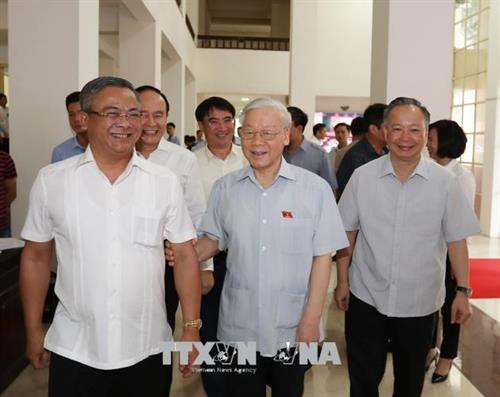 Tổng Bí thư Nguyễn Phú Trọng đến dự buổi tiếp xúc cử tri quận Thanh Xuân và Hà Đông. Ảnh: Trí Dũng –TTXVN