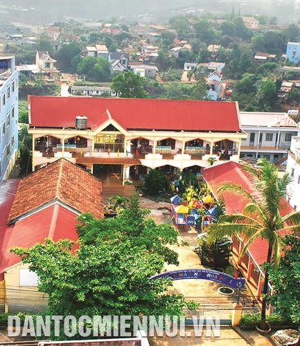 Nhờ sự đầu tư về cơ sở vật chất giáo dục, đến nay, 100% trẻ em trong độ tuổi mẫu giáo và tiểu học ở thị xã Gia Nghĩa đã được đến trường, lớp học