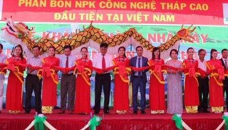 Cắt băng khánh thành nhà máy. Ảnh: UBND tỉnh Phú Yên Cắt băng khánh thành nhà máy. Ảnh: UBND tỉnh Phú Yên
