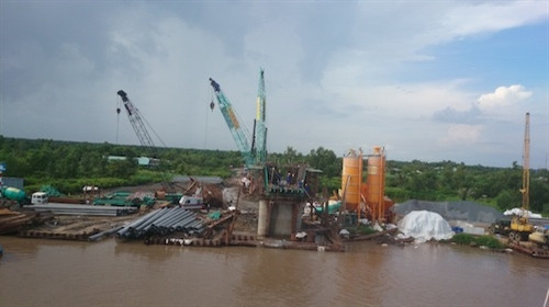 Một số hình ảnh xây dựng cầu Hòa Trung- một trong những cầu cuối cùng thông mạch đường Hồ Chí Minh ảnh 4