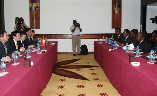 Chủ tịch nước Trương Tấn Sang tiếp Chủ tịch Quốc hội Tanzania, Ngài Job Yustino Ndugai. Ảnh: Nguyễn Khang – TTXVN