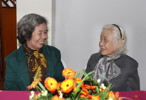 Giáo sư Nguyễn Thị Kim Chi (bên phải) và Nhà giáo ưu tú Bùi Thị Tý, hai nhà khoa học nữ nhận giải thưởng KOVALEVSKAIA lần thứ nhất (năm 1985). Ảnh: Thái Bình - TTXVN Giáo sư Nguyễn Thị Kim Chi (bên phải) và Nhà giáo ưu tú Bùi Thị Tý, hai nhà khoa học nữ nhận giải thưởng KOVALEVSKAIA lần thứ nhất (năm 1985). Ảnh: Thái Bình - TTXVN