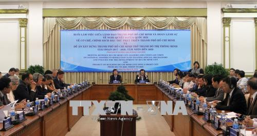 Lãnh đạo Thành phố Hồ Chí Minh trao đổi thông tin với Đoàn các Lãnh sự về Nghị quyết 54 và Đề án xây dựng thành phố thông minh. Ảnh: Thành Chung - TTXV Lãnh đạo Thành phố Hồ Chí Minh trao đổi thông tin với Đoàn các Lãnh sự về Nghị quyết 54 và Đề án xây dựng thành phố thông minh. Ảnh: Thành Chung - TTXV