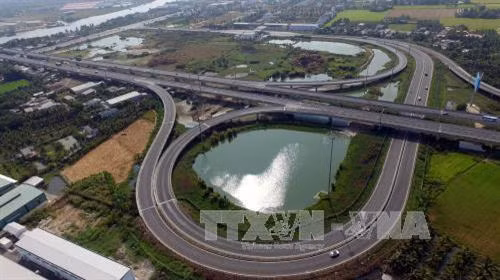Đường cao tốc góp phần phát triển kinh tế - xã hội khu vực phía Nam. Ảnh: Hoàng Hải - TTXVN
