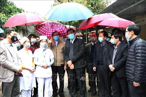 Thứ trưởng Bộ Y tế Đỗ Xuân Tuyên cùng đoàn công tác kiểm tra thực tế công tác phòng, chống dịch bệnh tại khu cách ly Trạm Y tế xã Thanh Thủy (huyện Vị Xuyên-Hà Giang). Ảnh: Minh Tâm-TTXVN Thứ trưởng Bộ Y tế Đỗ Xuân Tuyên cùng đoàn công tác kiểm tra thực tế công tác phòng, chống dịch bệnh tại khu cách ly Trạm Y tế xã Thanh Thủy (huyện Vị Xuyên-Hà Giang). Ảnh: Minh Tâm-TTXVN