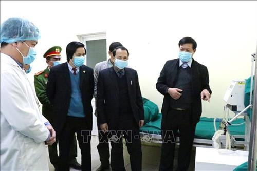 Thứ trưởng Bộ Y tế Đỗ Xuân Tuyên cùng đoàn công tác kiểm tra thực tế tại khu vực khám, điều trị bệnh nhân nhiễm, nghi ngờ nhiễm vi rút nCoV - Bệnh viện Đa khoa tỉnh Hà Giang. Ảnh: Minh Tâm-TTXVN Thứ trưởng Bộ Y tế Đỗ Xuân Tuyên cùng đoàn công tác kiểm tra thực tế tại khu vực khám, điều trị bệnh nhân nhiễm, nghi ngờ nhiễm vi rút nCoV - Bệnh viện Đa khoa tỉnh Hà Giang. Ảnh: Minh Tâm-TTXVN