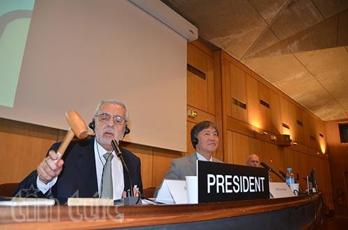 Chủ tịch phiên họp gõ búa thông qua quyết định của UNESCO công nhận Langbiang là Khu dự trữ sinh quyển thế giới. Chủ tịch phiên họp gõ búa thông qua quyết định của UNESCO công nhận Langbiang là Khu dự trữ sinh quyển thế giới.