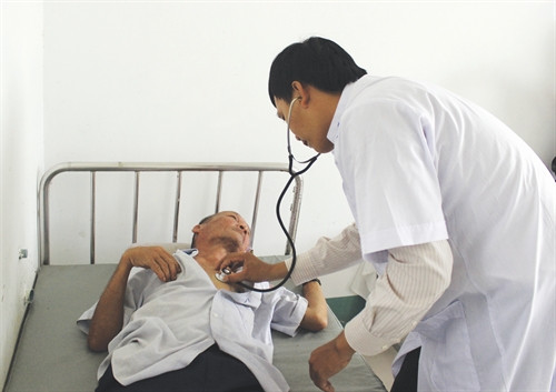 Khám chữa bệnh bằng thẻ BHYT cho đối tượng là người dân tộc thiểu số tại Trung tâm y tế xã Hồ Thị Kỷ, huyện Thới Bình Khám chữa bệnh bằng thẻ BHYT cho đối tượng là người dân tộc thiểu số tại Trung tâm y tế xã Hồ Thị Kỷ, huyện Thới Bình