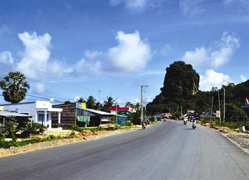 Thị xã Hà Tiên đã đầu tư nhiều tỷ đồng xây dựng các tuyến đường mới, giúp đồng bào Khmer đi lại thuận tiện Thị xã Hà Tiên đã đầu tư nhiều tỷ đồng xây dựng các tuyến đường mới, giúp đồng bào Khmer đi lại thuận tiện