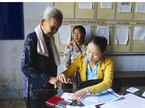 Có thẻ bảo hiểm y tế, đồng bào khmer đi khám, chữa bệnh sẽ đỡ tốn một phần viện phí