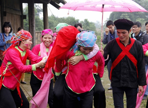 Cõng cô dâu về Cõng cô dâu về