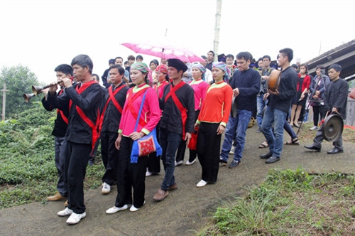 Đoàn nhà trai xuất phát Đoàn nhà trai xuất phát