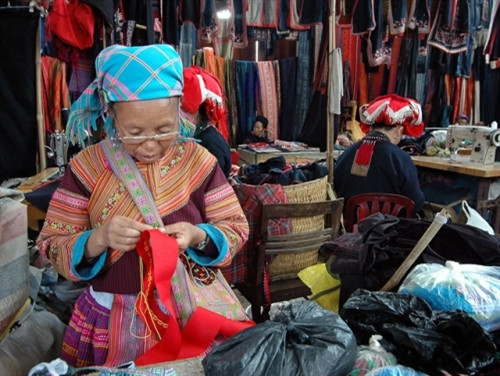 Nghề truyền thống được phụ nữ dân tộc thiểu số gìn giữ và phát huy. Ảnh: Anh Tuấn Nghề truyền thống được phụ nữ dân tộc thiểu số gìn giữ và phát huy. Ảnh: Anh Tuấn