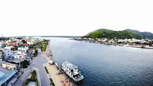 Một góc thị xã Hà Tiên hôm nay Một góc thị xã Hà Tiên hôm nay