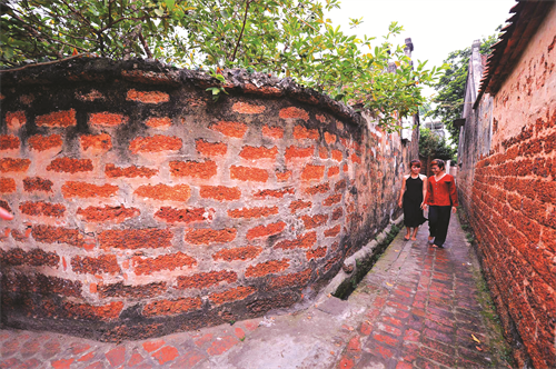 Tương bao của nhiều gia đình được xây bằng gạch đá ong