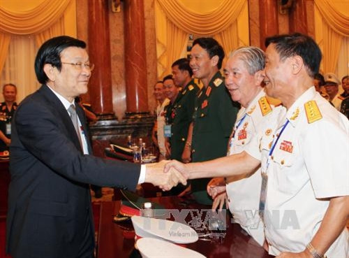 Chủ tịch nước Trương Tấn Sang gặp mặt thân mật Đoàn đại biểu cấp cao cựu chiến binh Sư đoàn 324 (Bộ Quốc phòng). Ảnh: Nguyễn Khang - TTXVN