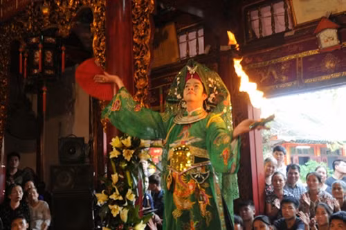 Cần giữ gìn những giá trị truyền thống trong hầu đồng.