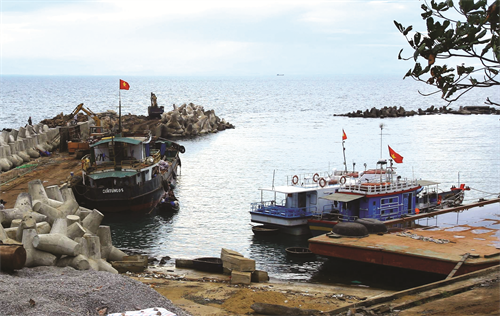 Bến tầu huyện đảo cồn cỏ