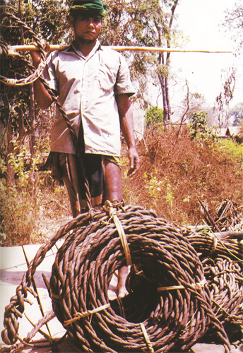 Dây thừng được làm băng da trâu dùng để bắt voi