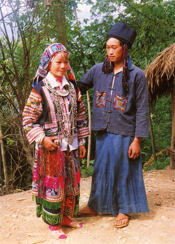 Trang phục của người Lô Lô đen Trang phục của người Lô Lô đen