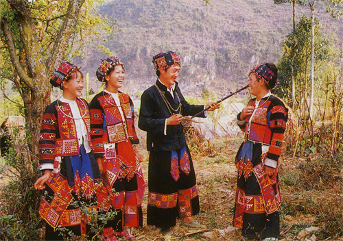 Trang phục của người Lô Lô hoa Trang phục của người Lô Lô hoa