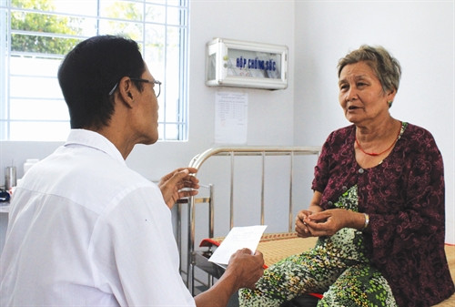 Đồng bào khmer khám, chữa bệnh bằng thẻ bảo hiểm y tế tại xã Lương Nghĩa, huyện Long Mỹ