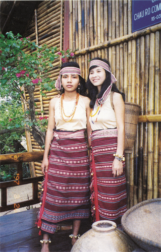 Trang phục của thiếu nữ Chơ ro Trang phục của thiếu nữ Chơ ro