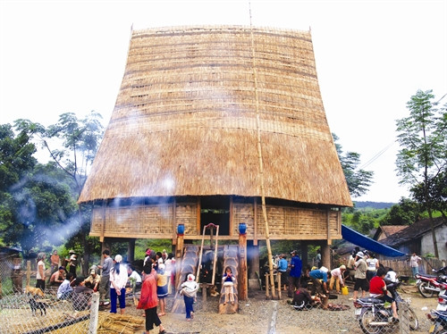 Nhà Rông là nơi thực hiện Lễ Ting Pêng