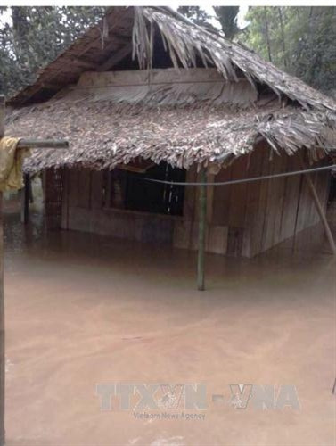 Nhà dân bị ngập trong nước lũ tại huyện Quan Hóa. Nhà dân bị ngập trong nước lũ tại huyện Quan Hóa.