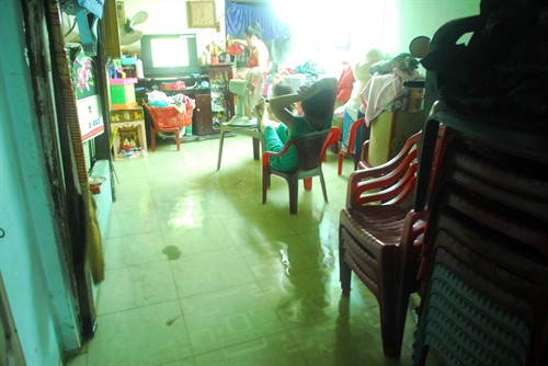 Triều cường và mưa lớn khiến nước tràn vào nhiều nhà dân ở quận Bình Thanh, Thành phố Hồ Chí Minh. Ảnh: Thanh Vũ- TTXVN Triều cường và mưa lớn khiến nước tràn vào nhiều nhà dân ở quận Bình Thanh, Thành phố Hồ Chí Minh. Ảnh: Thanh Vũ- TTXVN