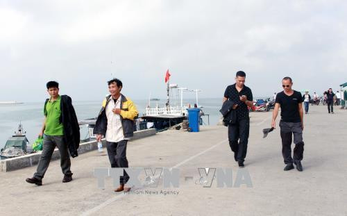 Cô Tô khuyến cáo du khách hạn chế ra đảo vì sự cố mất điện. Ảnh: Văn Đức - TTXVN Cô Tô khuyến cáo du khách hạn chế ra đảo vì sự cố mất điện. Ảnh: Văn Đức - TTXVN