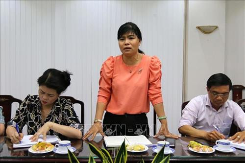 Bà Đỗ thị Thu Hiền, Phó Chủ tịch Liên đoàn Lao động quận Thủ Đức phát biểu tại hội nghị. Ảnh: Thanh Vũ - TTXVN Bà Đỗ thị Thu Hiền, Phó Chủ tịch Liên đoàn Lao động quận Thủ Đức phát biểu tại hội nghị. Ảnh: Thanh Vũ - TTXVN