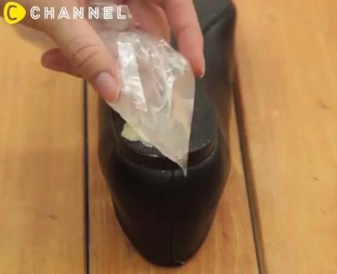 Mẹo gỡ kẹo cao su dính trên quần áo, giày dép cực nhanh bằng vài bước đơn giản ảnh 4 Mẹo gỡ kẹo cao su dính trên quần áo, giày dép cực nhanh bằng vài bước đơn giản ảnh 4