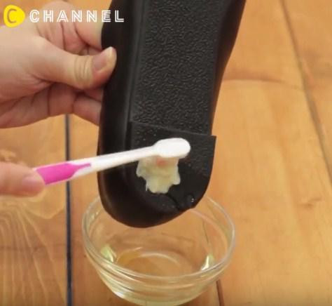 Mẹo gỡ kẹo cao su dính trên quần áo, giày dép cực nhanh bằng vài bước đơn giản ảnh 8 Mẹo gỡ kẹo cao su dính trên quần áo, giày dép cực nhanh bằng vài bước đơn giản ảnh 8