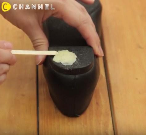 Mẹo gỡ kẹo cao su dính trên quần áo, giày dép cực nhanh bằng vài bước đơn giản ảnh 5 Mẹo gỡ kẹo cao su dính trên quần áo, giày dép cực nhanh bằng vài bước đơn giản ảnh 5