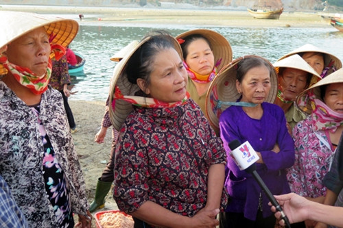 Ngư dân miền Trung ngóng chờ tiền hỗ trợ ảnh 1