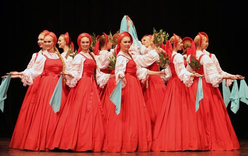 Một lần nữa khán giả Việt Nam có cơ hội thưởng thức các giá trị đặc sắc của nền văn hóa Nga phong phú, đa dạng . Ảnh: Quốc Khánh Màn biểu diễn chào mừng của đoàn múa Nghệ thuật Hàn lâm Quốc gia Beryozka (Liên bang Nga). Ảnh: Quốc Khánh - TTXVN Một lần nữa khán giả Việt Nam có cơ hội thưởng thức các giá trị đặc sắc của nền văn hóa Nga phong phú, đa dạng . Ảnh: Quốc Khánh Màn biểu diễn chào mừng của đoàn múa Nghệ thuật Hàn lâm Quốc gia Beryozka (Liên bang Nga). Ảnh: Quốc Khánh - TTXVN