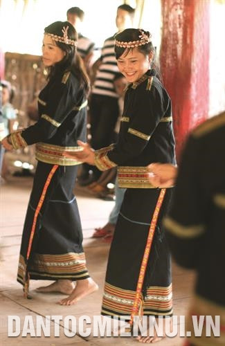 Huyện Đăk Glei luôn chú trọng bảo tồn, gìn giữ bản sắc văn hóa truyền thống, góp phần tăng cường đoàn kết giữa các dân tộc. Ảnh: An Thành Đạt - TTXVN