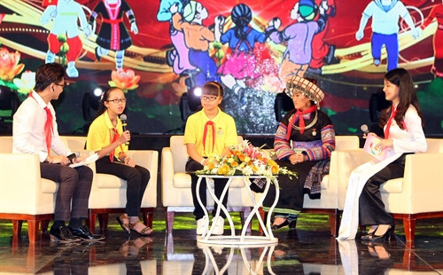 Giao lưu với đại biểu Cháu ngoan Bác Hồ. Ảnh: Phạm Kiên - TTXVN Giao lưu với đại biểu Cháu ngoan Bác Hồ. Ảnh: Phạm Kiên - TTXVN