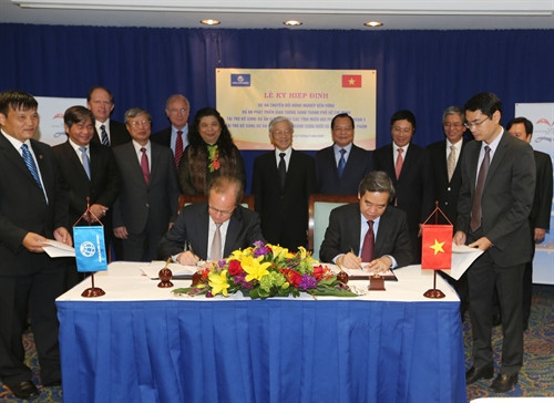 Tổng Bí thư Nguyễn Phú Trọng chứng kiến Lễ ký các văn bản hợp tác giữa Ngân hàng Nhà nước Việt Nam và Ngân hàng Thế giới (WB). Ảnh: Trí Dũng – TTXVN Tổng Bí thư Nguyễn Phú Trọng chứng kiến Lễ ký các văn bản hợp tác giữa Ngân hàng Nhà nước Việt Nam và Ngân hàng Thế giới (WB). Ảnh: Trí Dũng – TTXVN