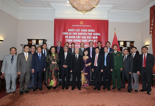 Tổng Bí thư Nguyễn Phú Trọng với cán bộ, nhân viên Đại sứ quán Việt Nam tại Hoa Kỳ. Ảnh: Trí Dũng – TTXVN Tổng Bí thư Nguyễn Phú Trọng với cán bộ, nhân viên Đại sứ quán Việt Nam tại Hoa Kỳ. Ảnh: Trí Dũng – TTXVN