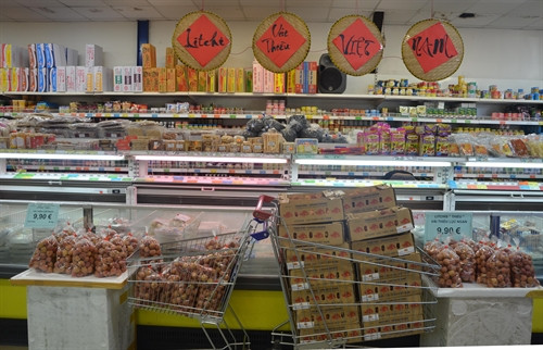 Vải thiều Lục Ngạn (Bắc Giang) bán tại Paris (Cộng hòa Pháp). Ảnh: Bích Hà - TTXVN Vải thiều Lục Ngạn (Bắc Giang) bán tại Paris (Cộng hòa Pháp). Ảnh: Bích Hà - TTXVN