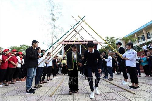 Chương trình vui Tết cho học sinh dân tộc nội trú ảnh 8 Chương trình vui Tết cho học sinh dân tộc nội trú ảnh 8