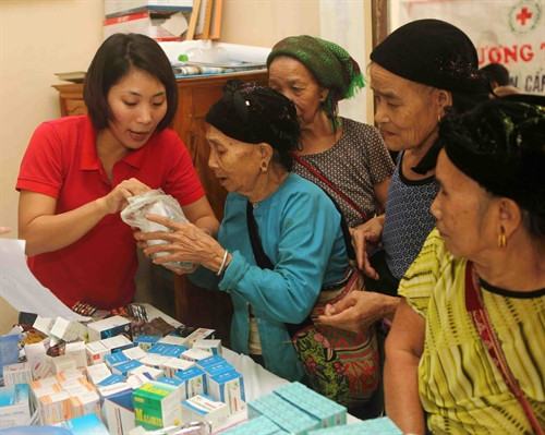 Tư vấn cho đồng bào sử dụng thuốc chữa bệnh đúng cách Tư vấn cho đồng bào sử dụng thuốc chữa bệnh đúng cách